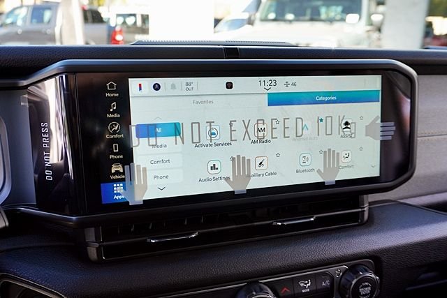 New 2026 Bright White Clear-Coat Exterior Paint Jeep Sport S image 30