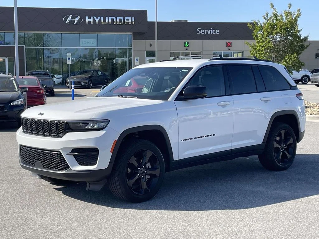 2025 Jeep Grand Cherokee Altitude - Photo 24