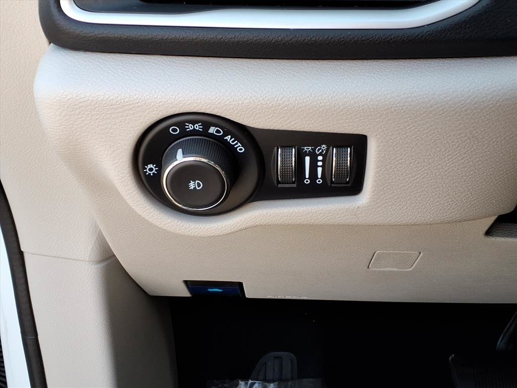 Used 2024 White Chrysler Touring L image 20