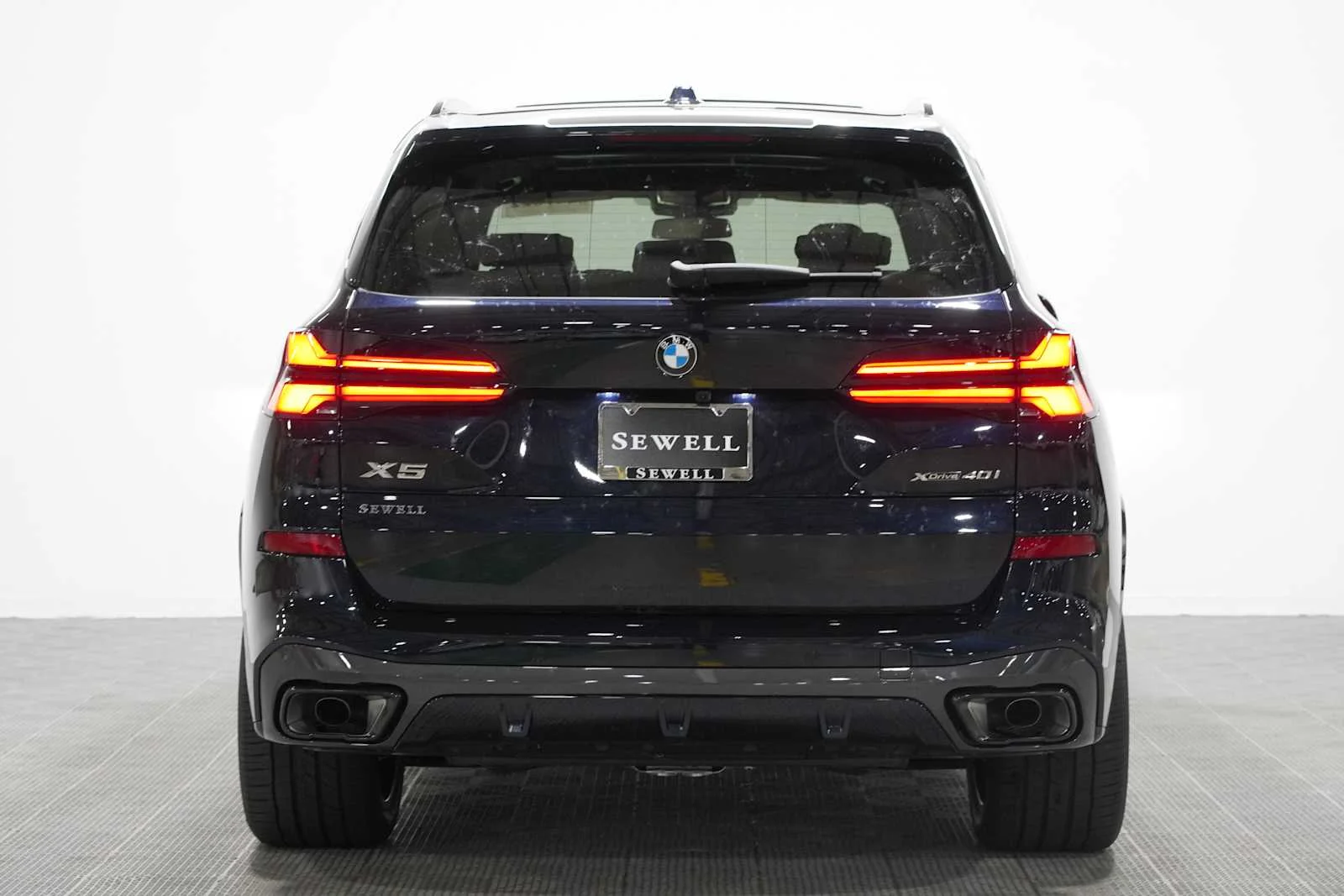 New 2026 Carbon Black Metallic BMW xDrive40i image 3