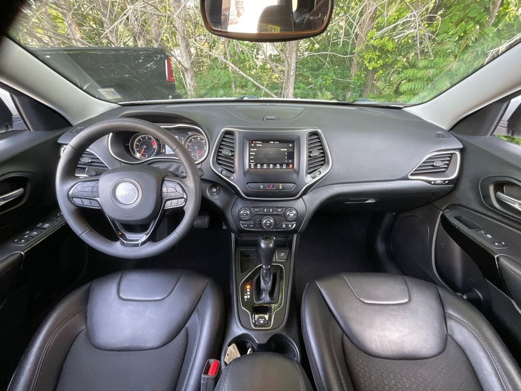 Used 2021 White Jeep Latitude Plus image 18