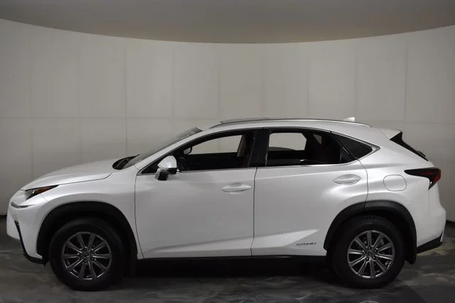 Used 2021 White Lexus 300h image 5