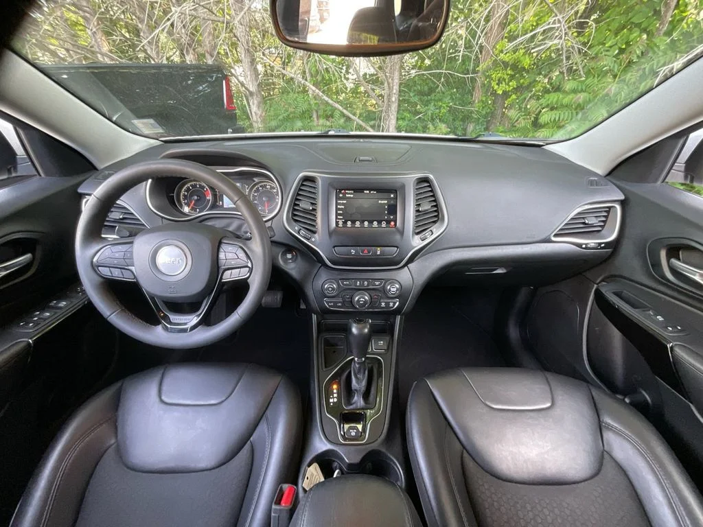 Used 2021 White Jeep Latitude Plus image 18