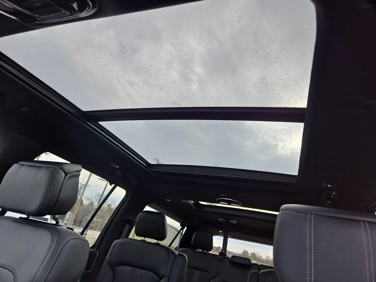 New 2026 High Gloss Black Exterior Paint Jeep Summit Obsidian image 11