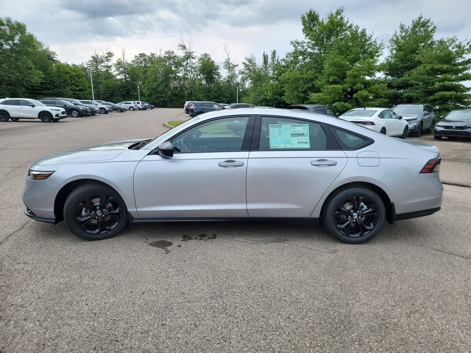 Used 2025 Silver Honda SE image 15
