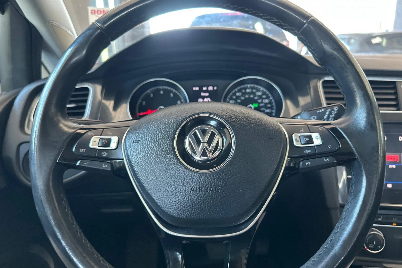 Used 2019 Deep Black Pearl Volkswagen SE image 23