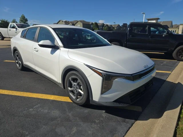 Used 2025 White Kia LXS image 1