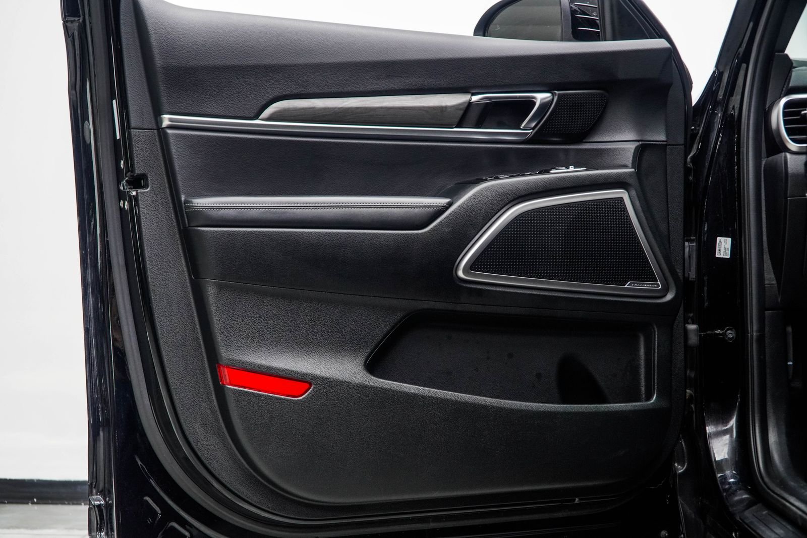 Used 2025 Black Kia EX X-Line image 35