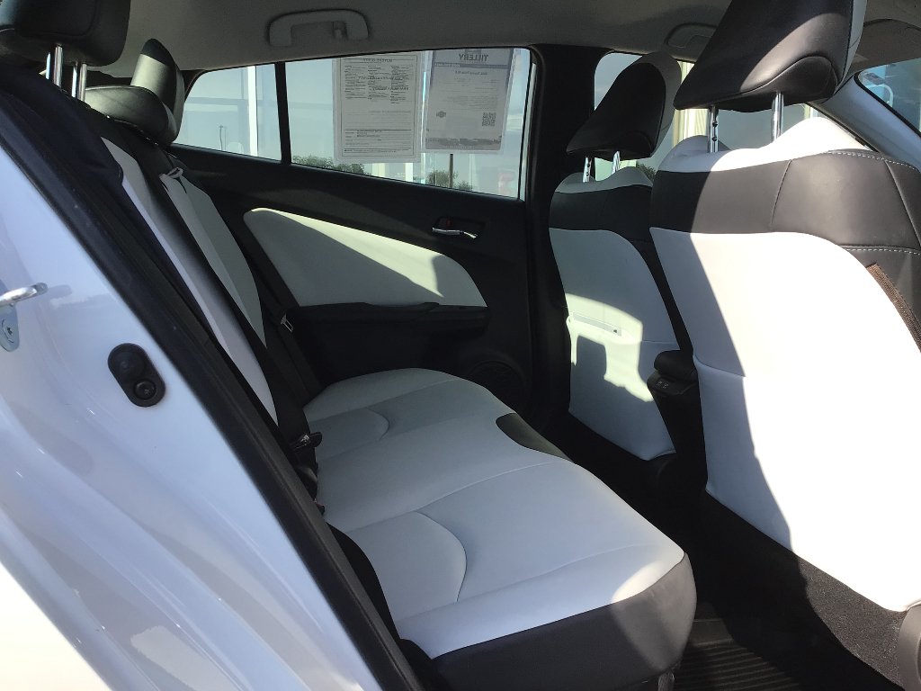 Used 2022 White Toyota L Eco image 8