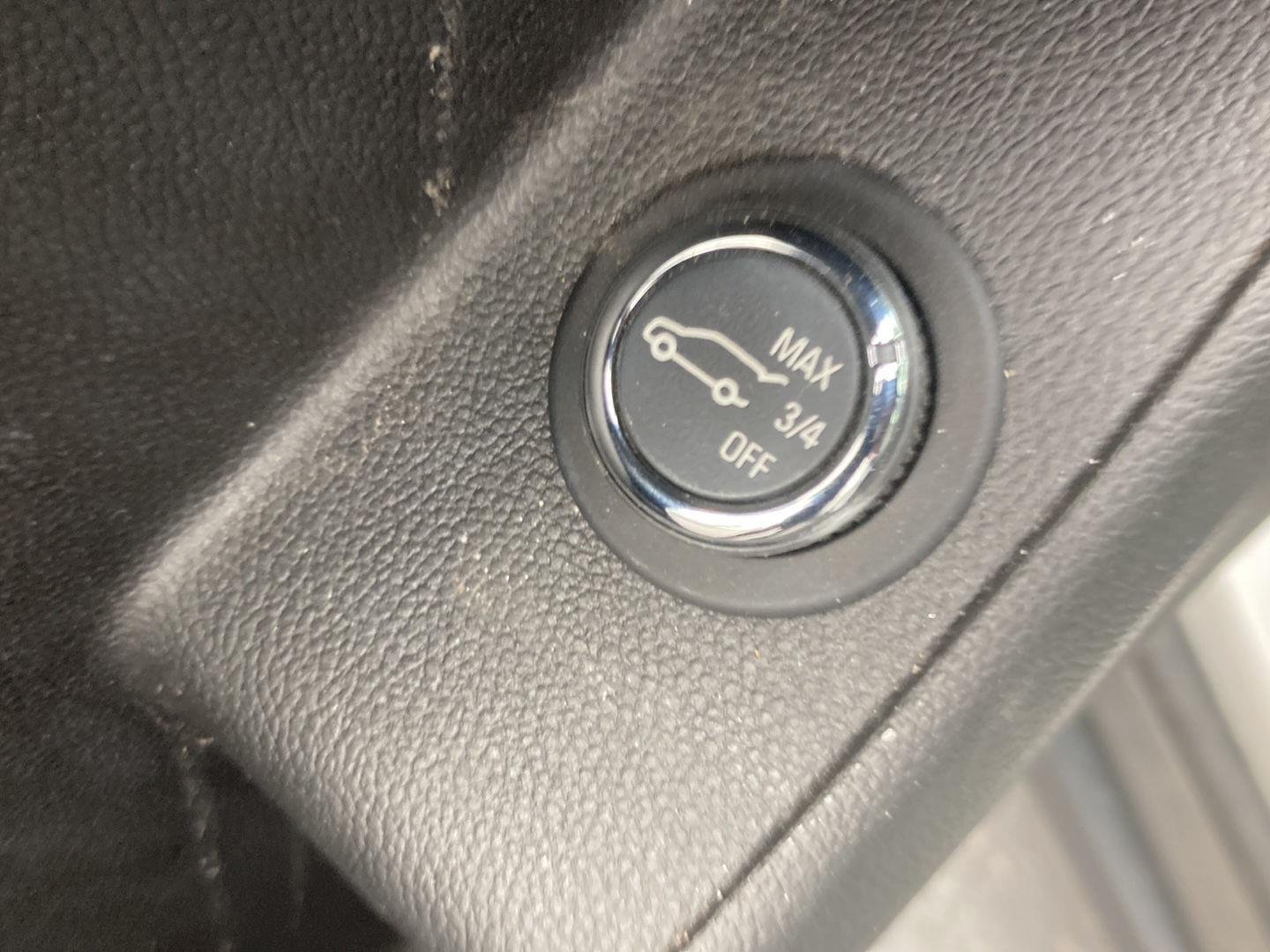 Used 2022 Silver Ice Metallic Chevrolet LT Cloth image 13