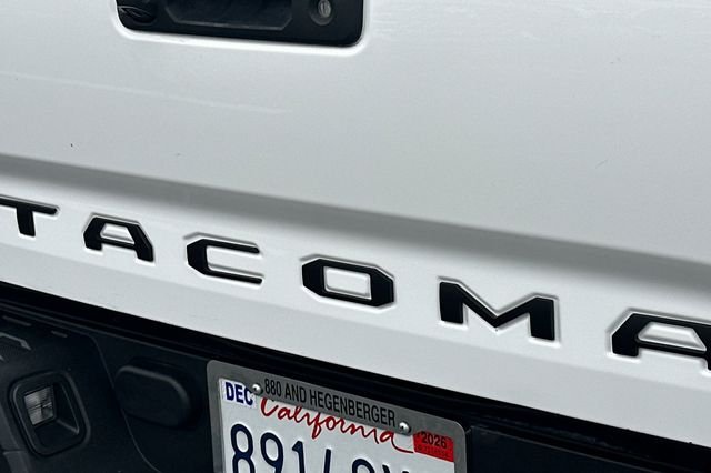 Used 2019 White Toyota SR5 image 28