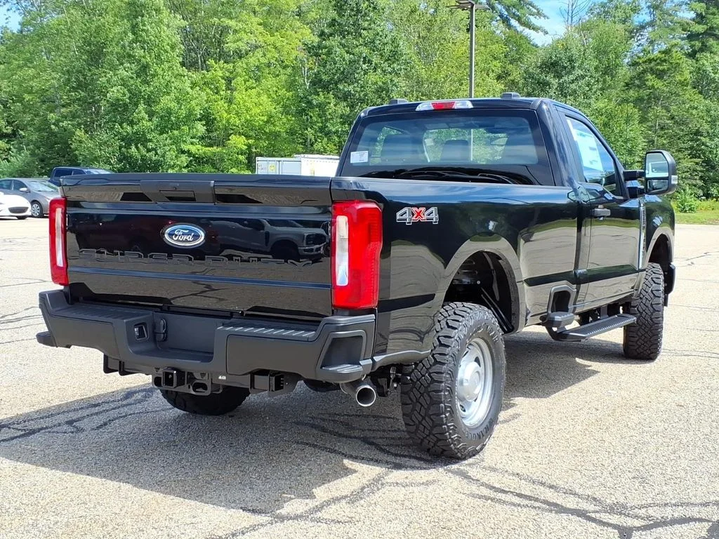 New 2026 Agate Black Metallic Ford XL image 4