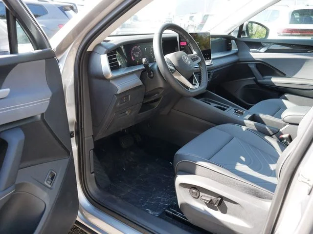 2025 Volkswagen Tiguan SE - Photo 7