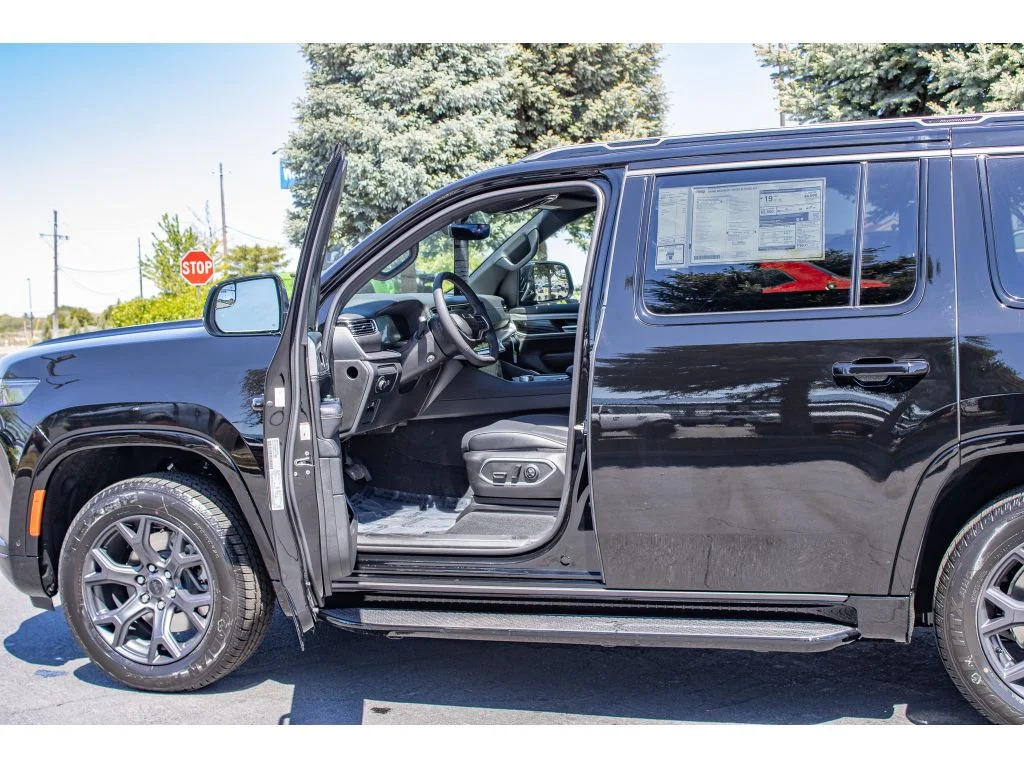 New 2026 HIGH GLOSS BLACK Jeep Limited Altitude image 36