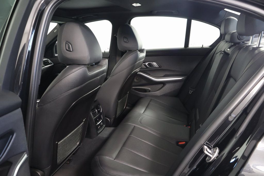 Used 2020 Black Sapphire Metallic BMW 330i image 11