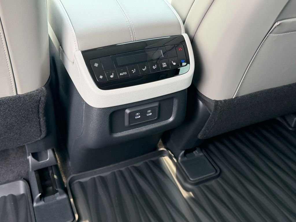 New 2027 HARBOR GRAY INFINITI Luxe FWD image 16