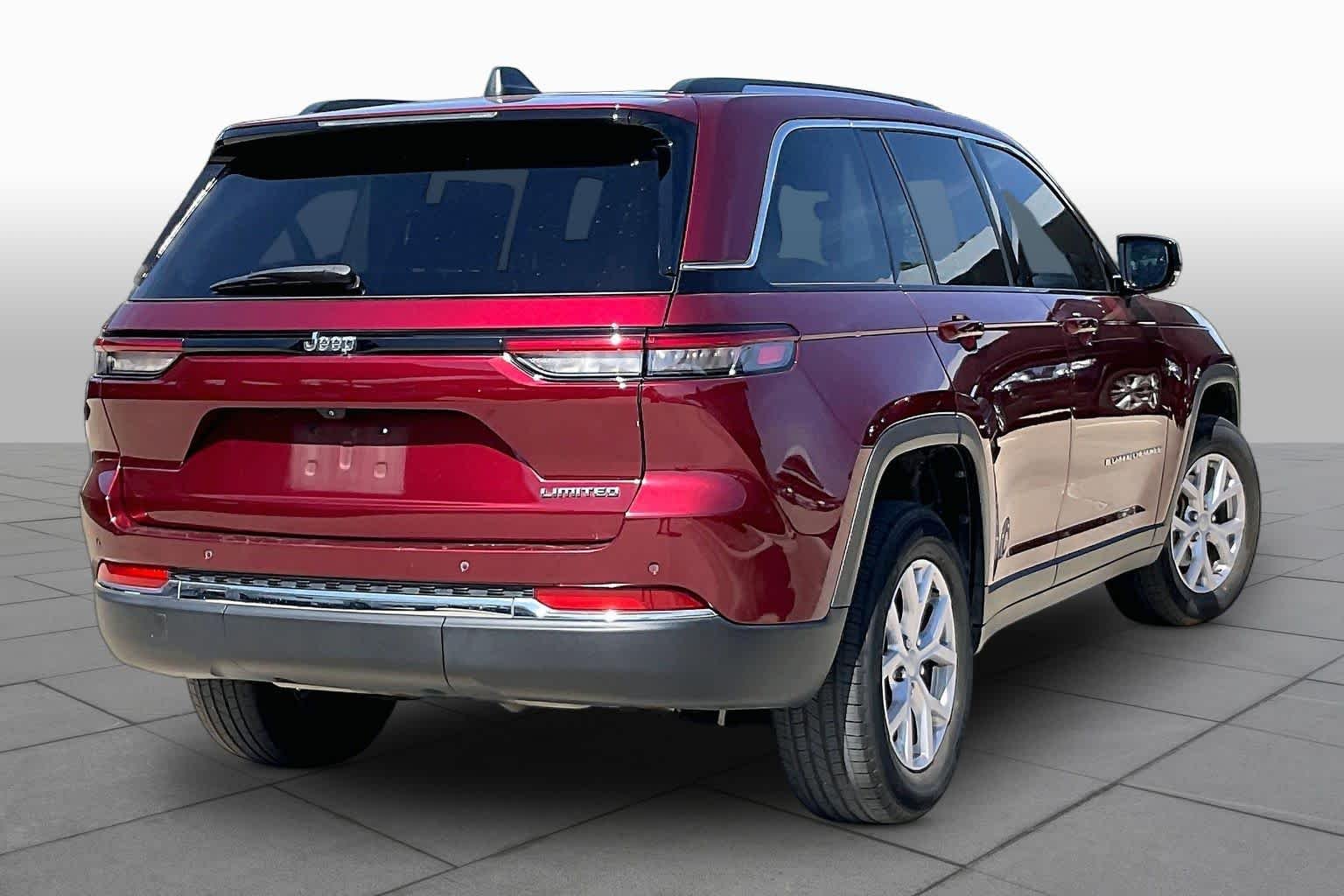 Used 2022 Velvet Red Pearlcoat Jeep Limited image 13