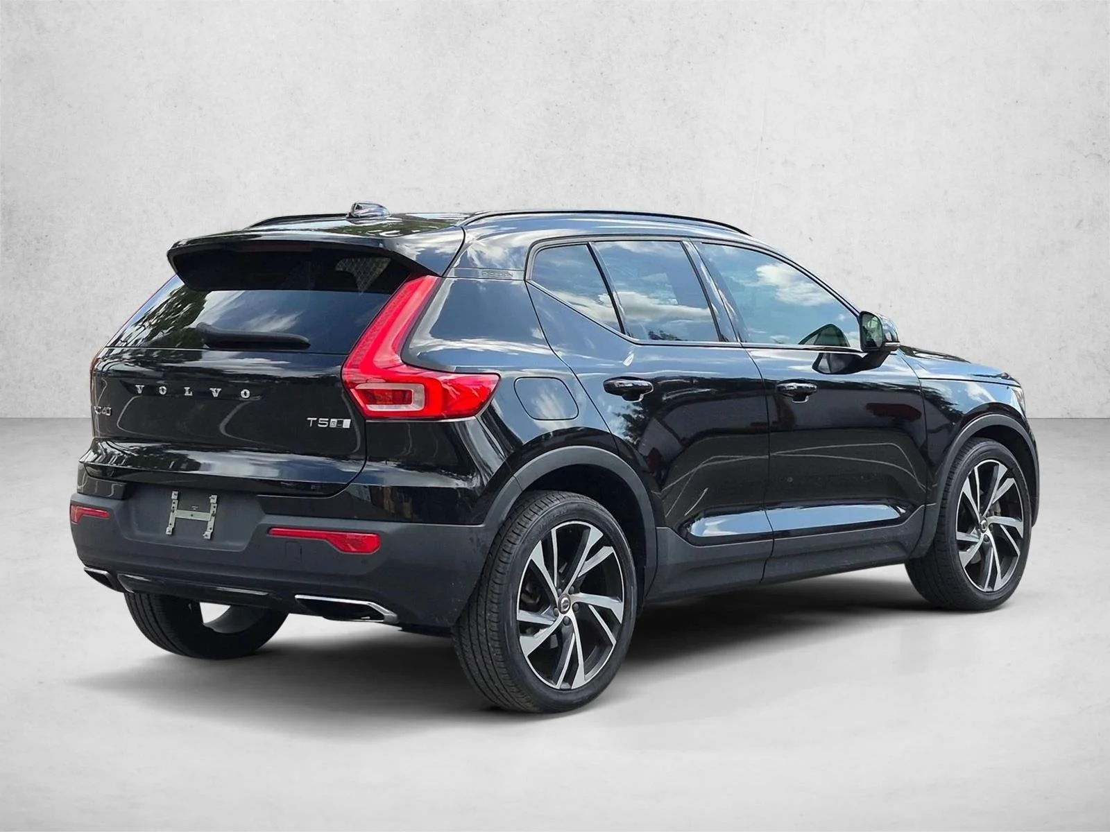 Used 2020 Gray Volvo R-Design image 5