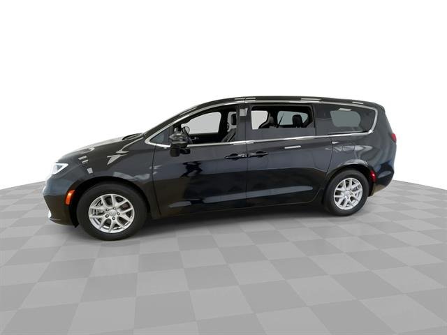 2026 Chrysler Pacifica Select, photo 6 of 12