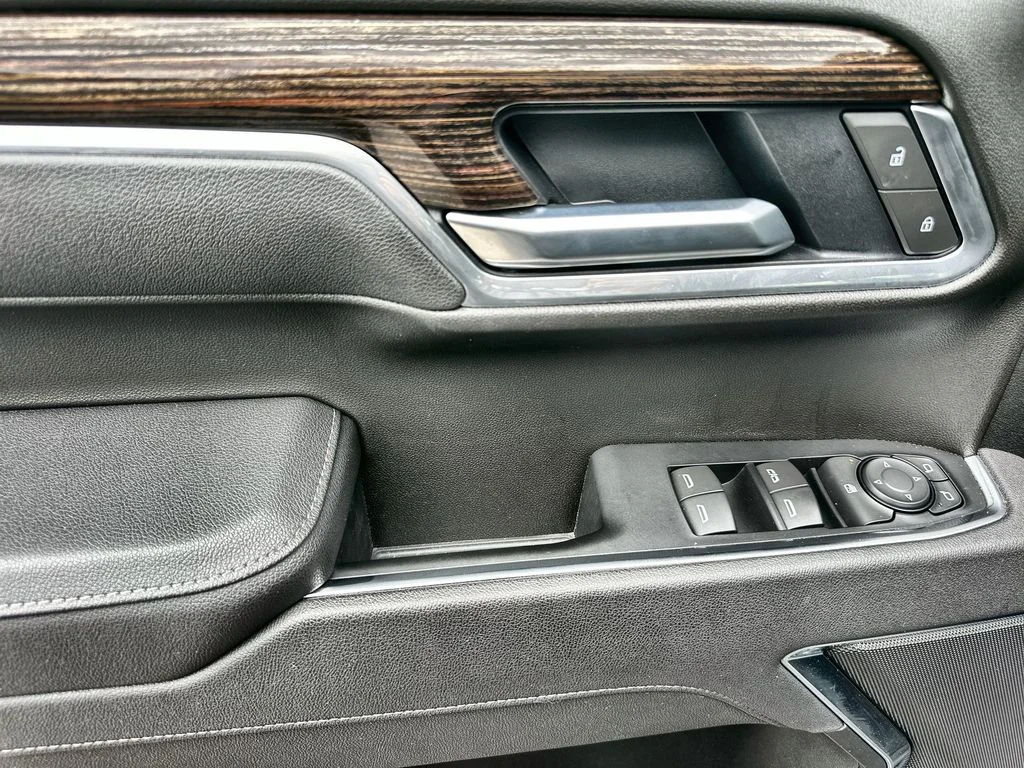 Certified Used 2025 Onyx Black GMC Elevation image 24
