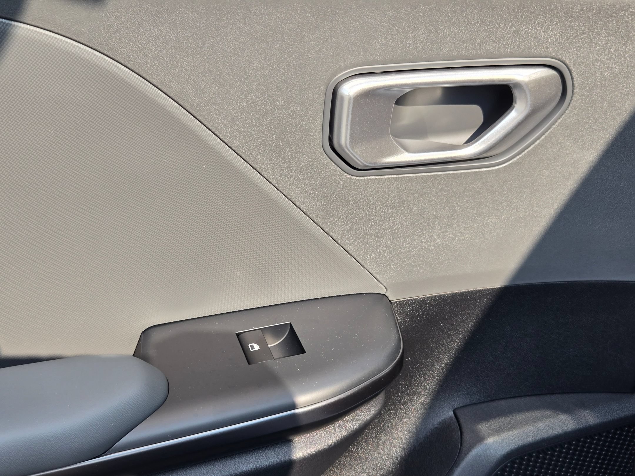 New 2026 Snow White Pearl Kia LXS image 29