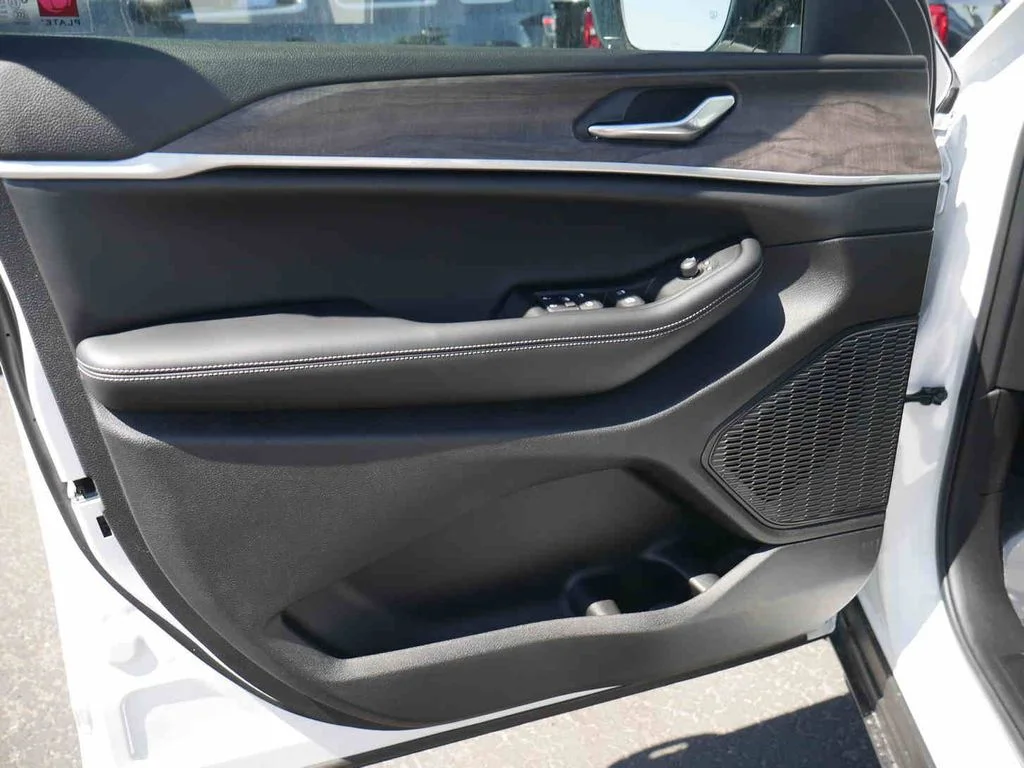 New 2026 White Jeep Altitude image 21