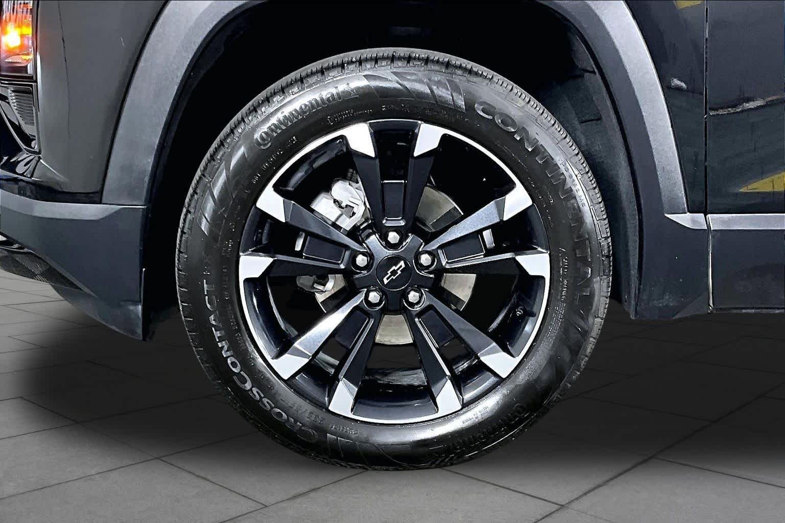 Used 2026 Mosaic Black Metallic Chevrolet FWD RS image 10