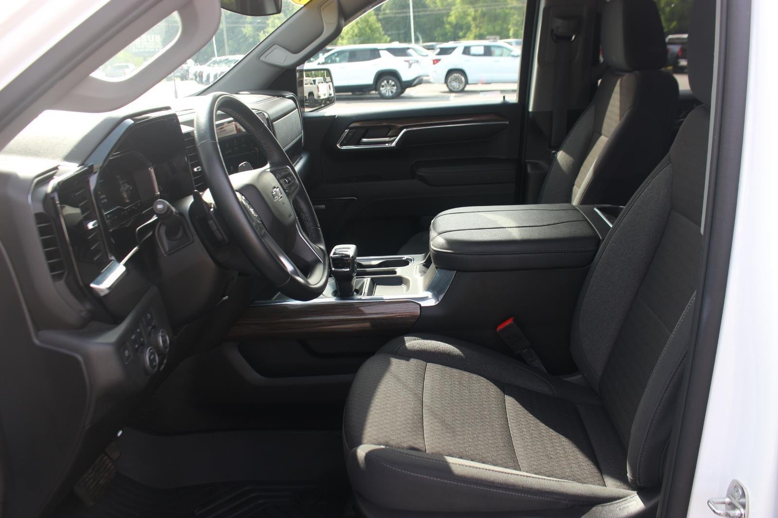 Used 2024 Summit White Chevrolet RST image 17