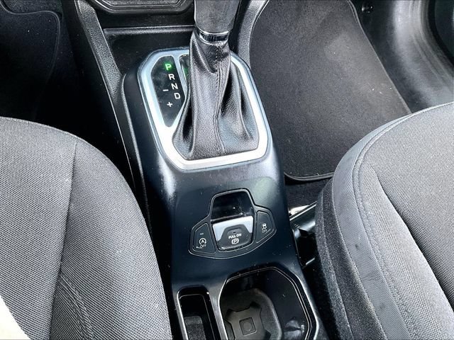 Used 2020 Alpine White Clea Jeep Altitude image 31