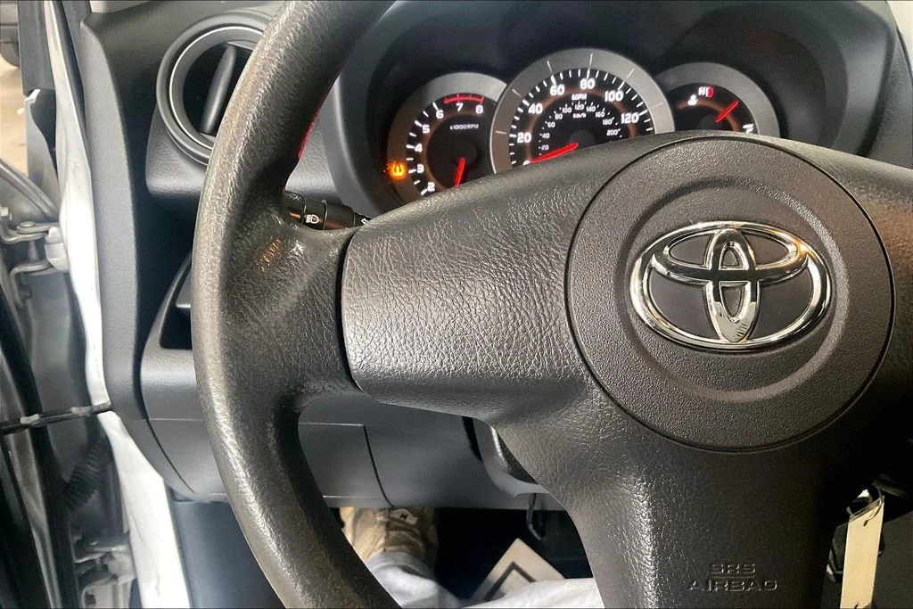 Used 2008 Silver Toyota Sport image 18