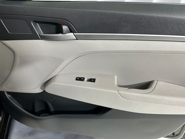 Used 2017 Black Hyundai SE image 15