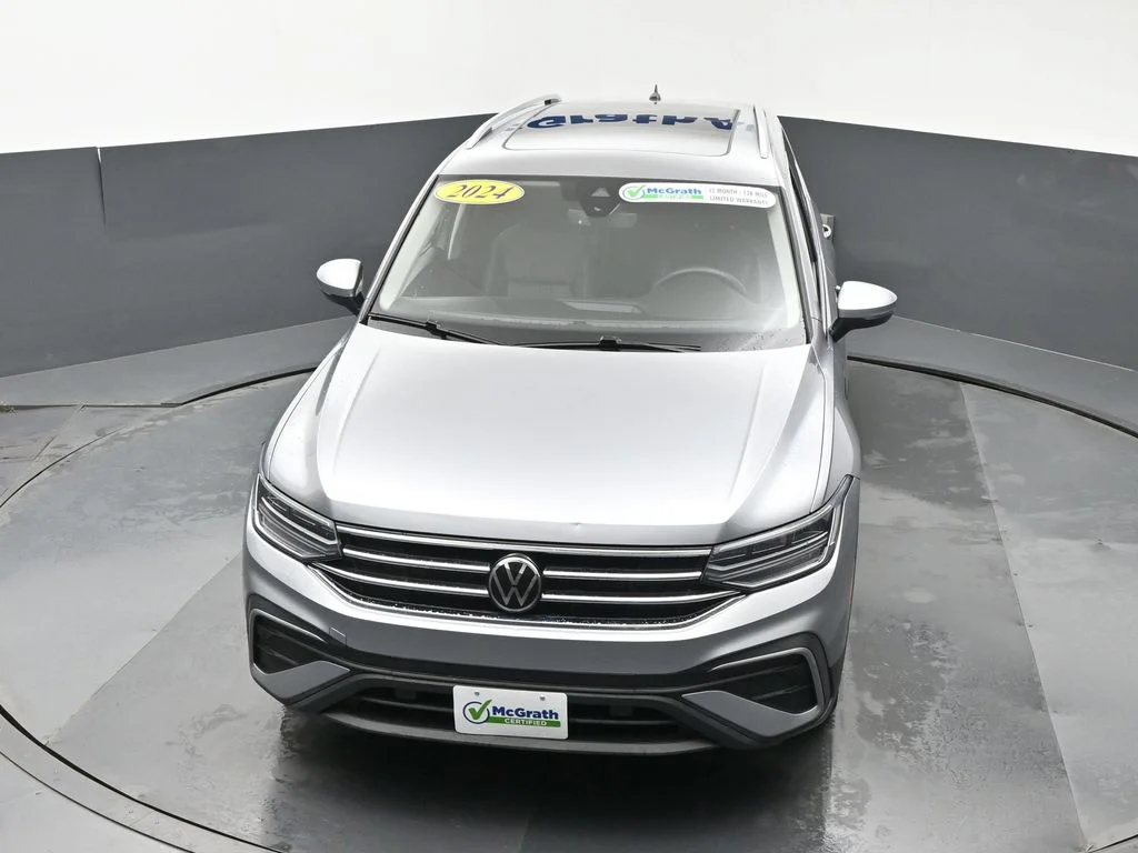 Used 2024 Silver Volkswagen 2.0T SE image 29