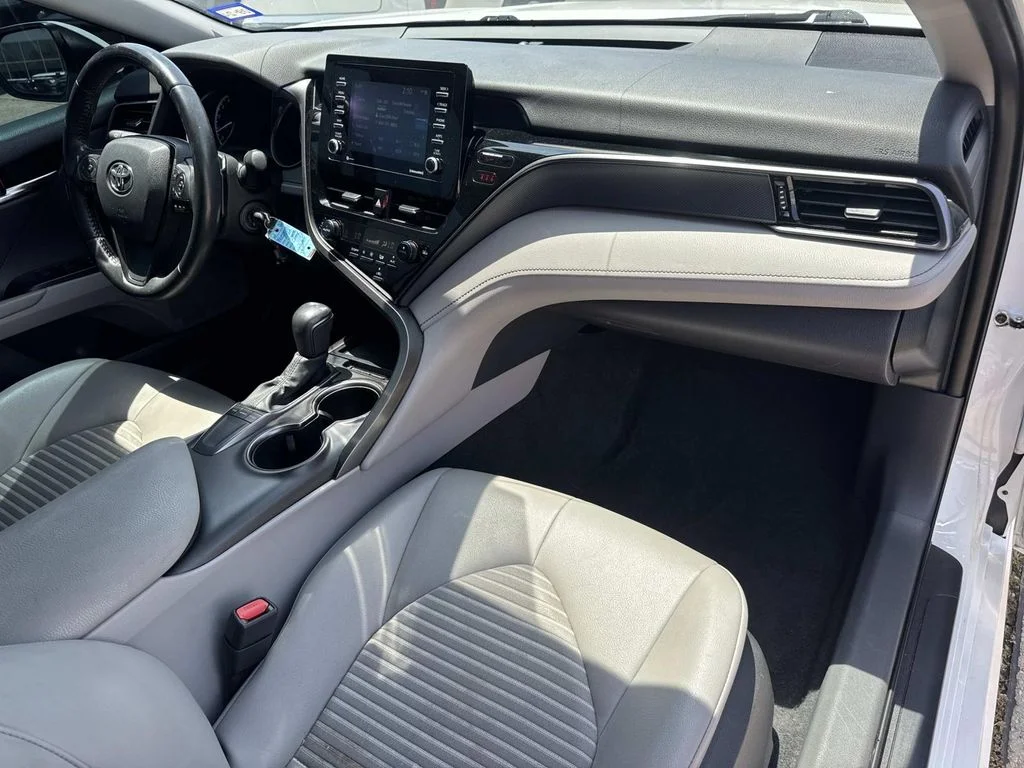 Used 2022 White Toyota SE image 10
