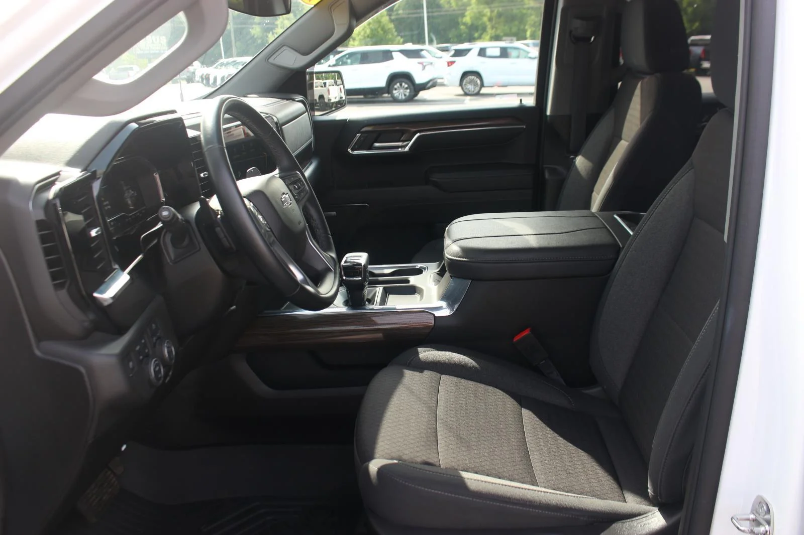 Used 2024 Summit White Chevrolet RST image 17