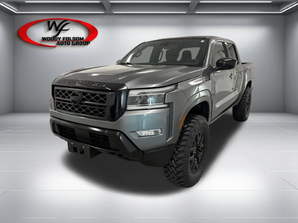 Used 2023 Gun Metallic Nissan SV image 3