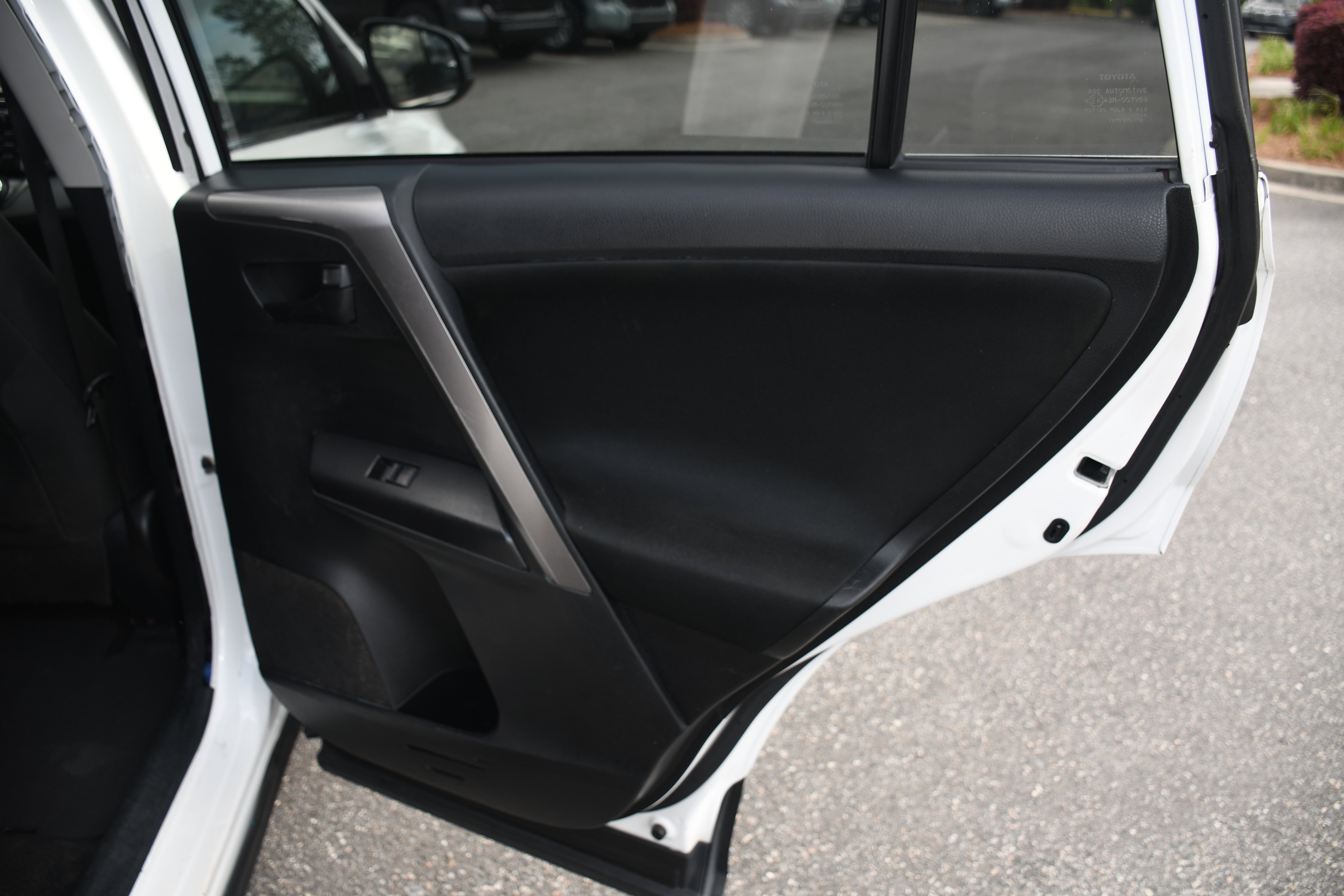Used 2017 White Toyota LE image 17