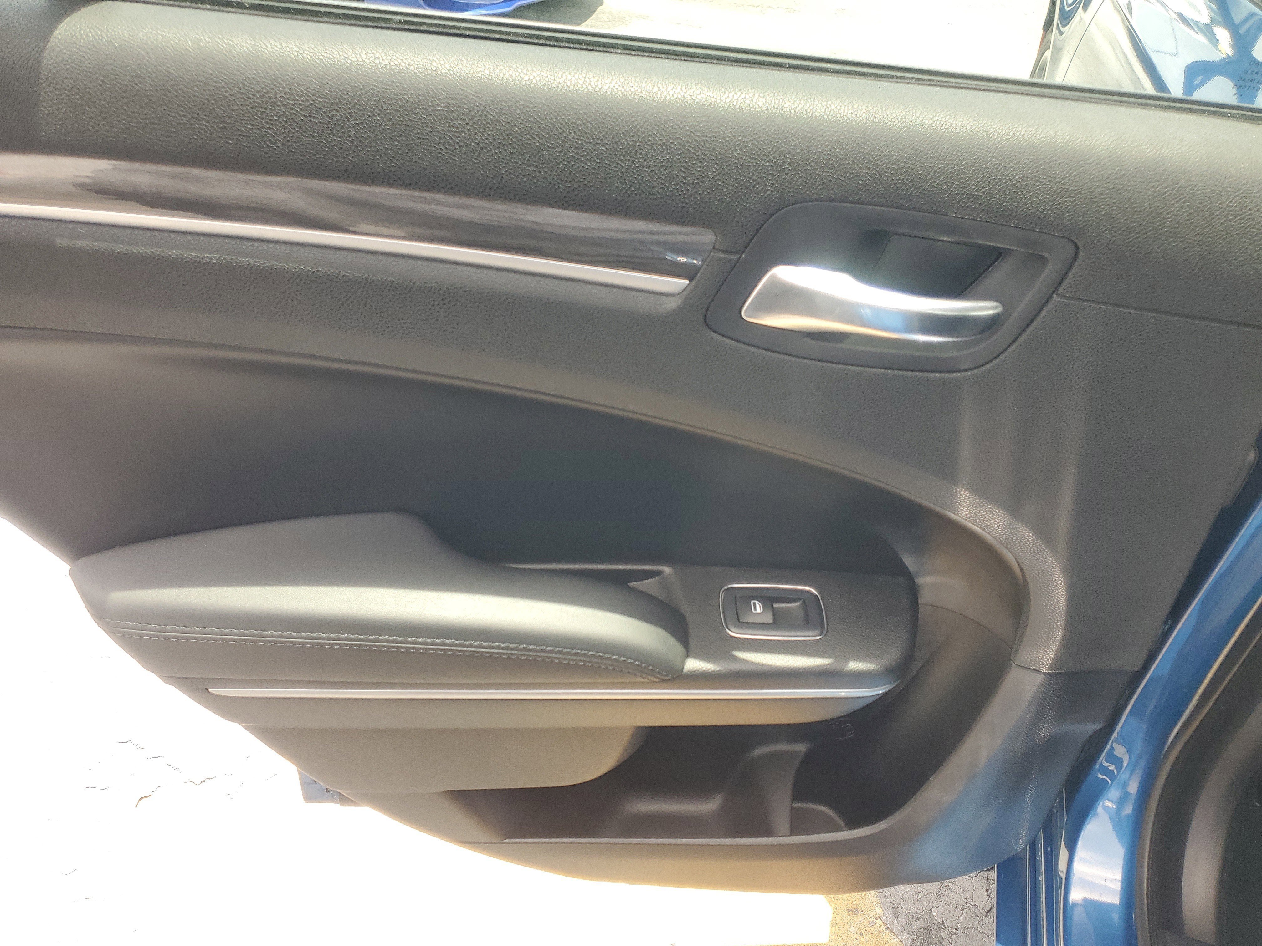 Used 2022 Frostbite Chrysler Touring image 13
