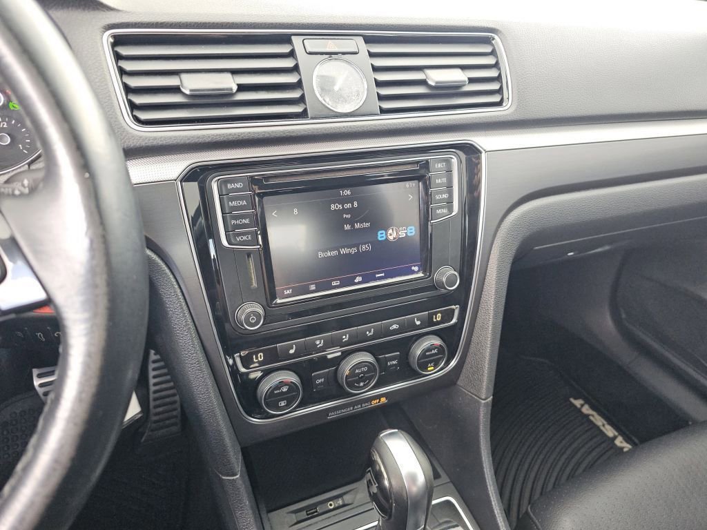 Used 2017 Platinum Gray Metallic Volkswagen R-Line w/Comfort Pkg image 32