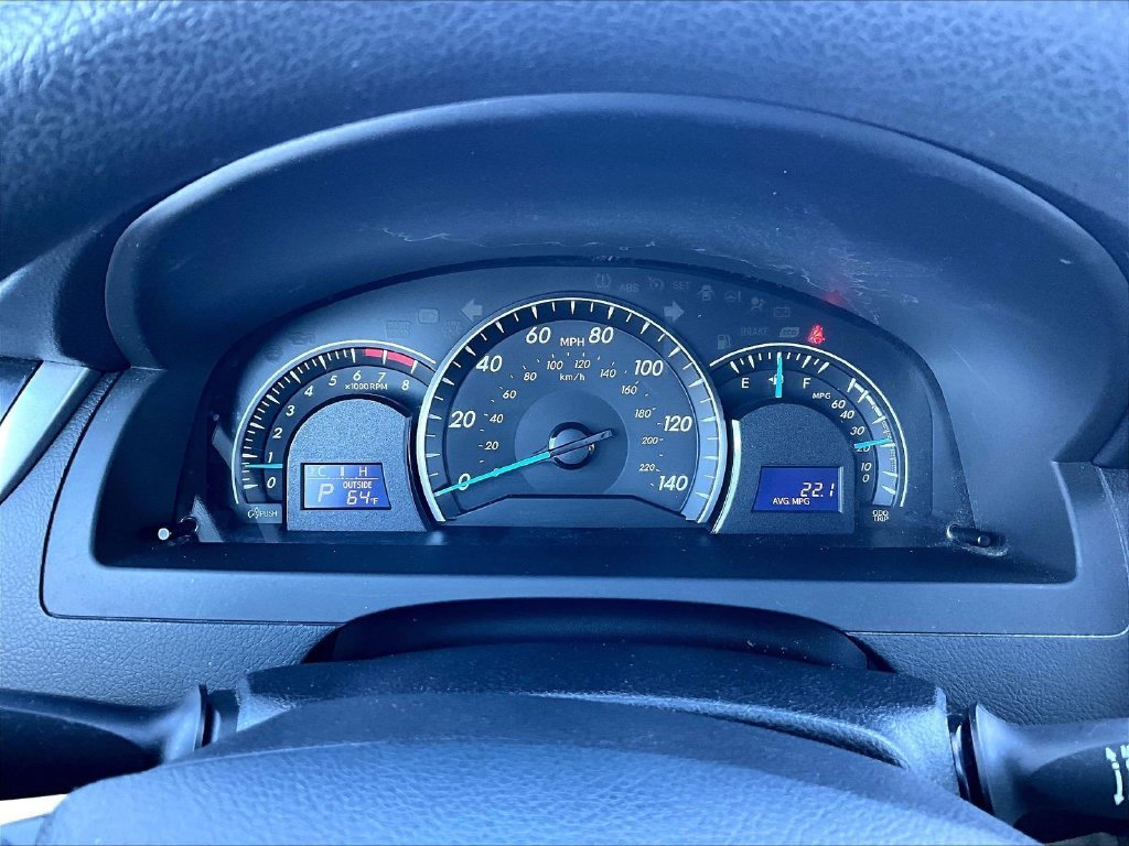 Used 2012  Toyota LE image 24