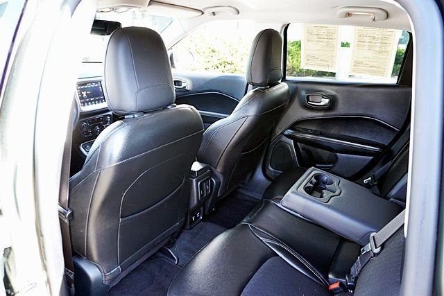 Used 2018 Green Jeep Latitude image 16