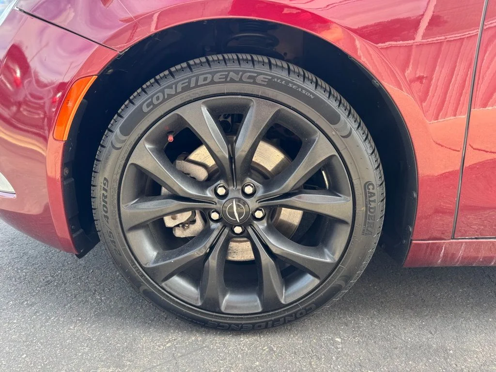 Used 2016 Red Chrysler S image 28