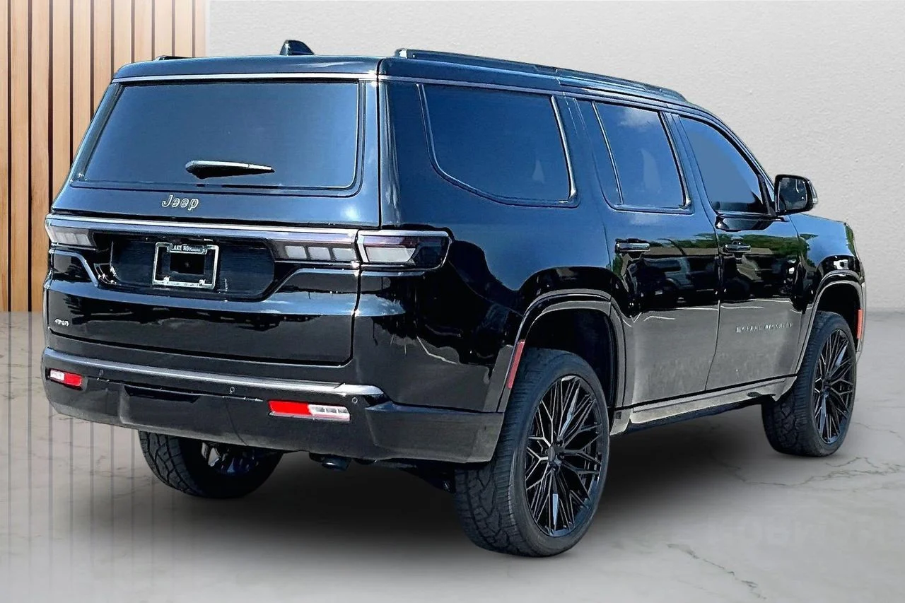 New 2026 High Gloss Black Exterior Paint Jeep Limited Reserve image 9