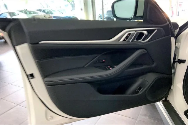 Used 2023 Alpine White BMW eDrive35 image 10