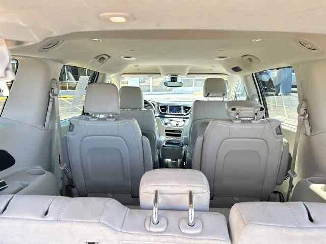 Used 2021 White Chrysler LXI image 12