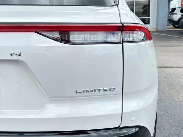 New 2026 Oxygen White with Black roof <sup>1</sup> Toyota  Limited image 9