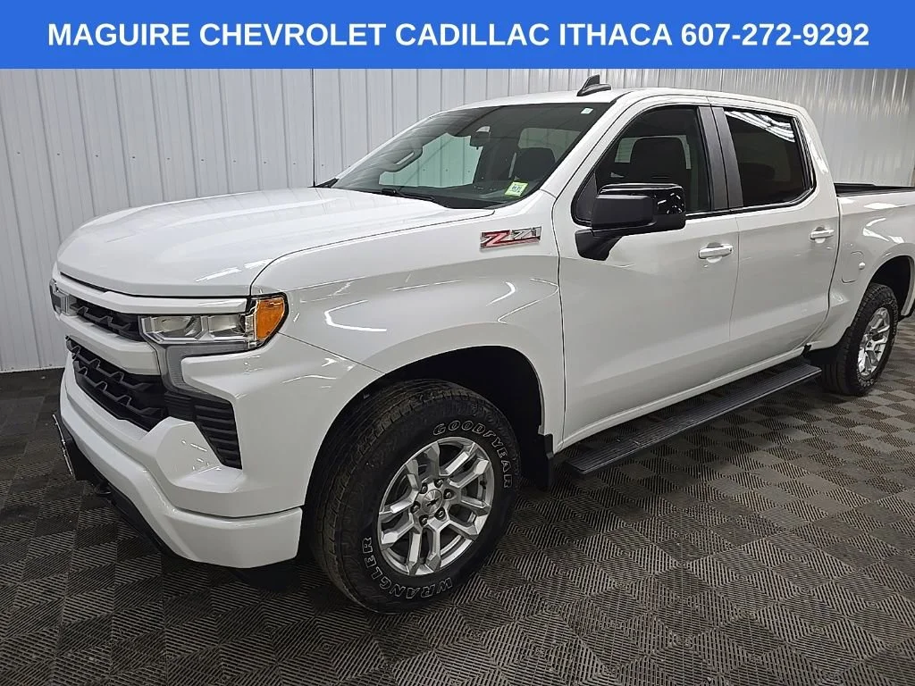 Used 2022 Summit White Chevrolet RST image 8