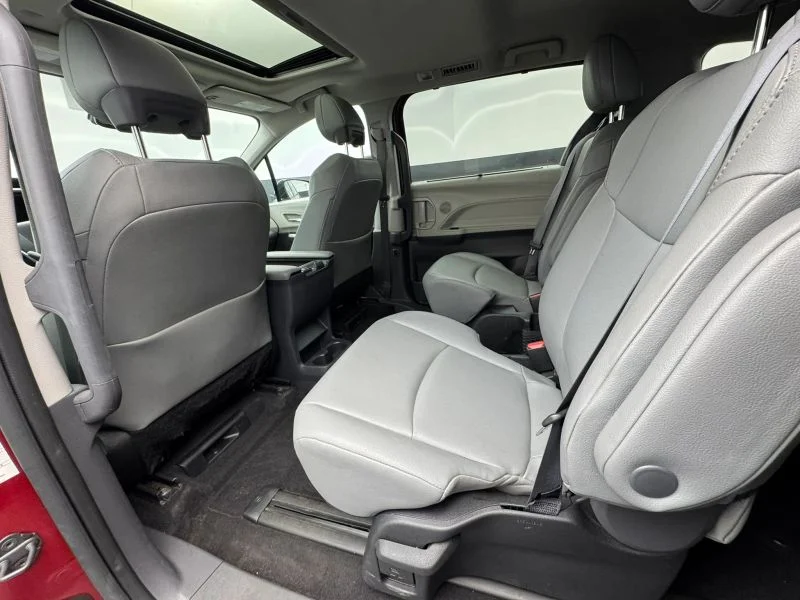 Used 2023  Toyota XLE Minivan 4D image 47