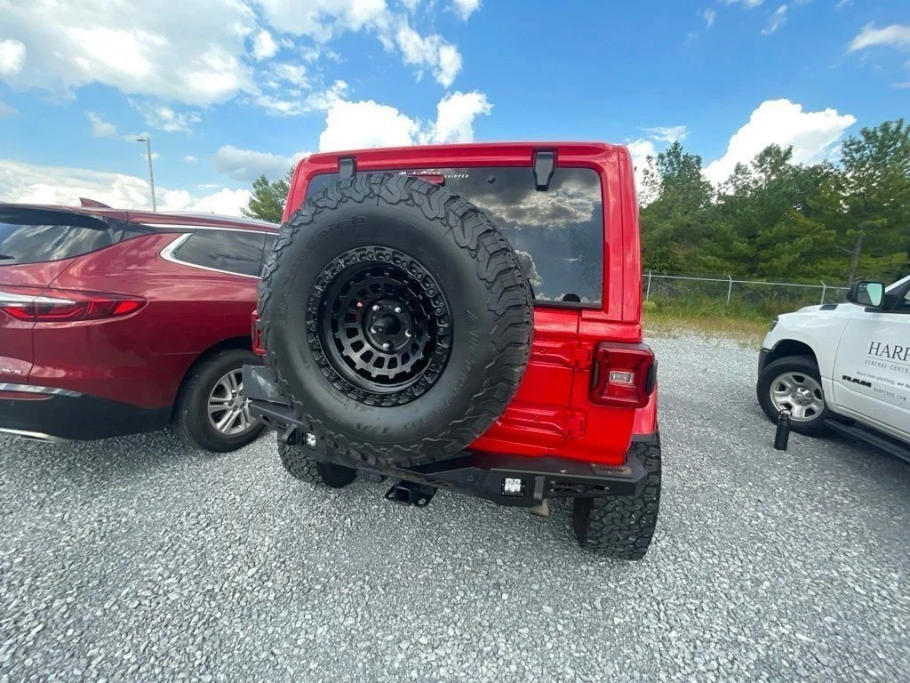 Used 2018 Red Jeep Unlimited Sahara image 16