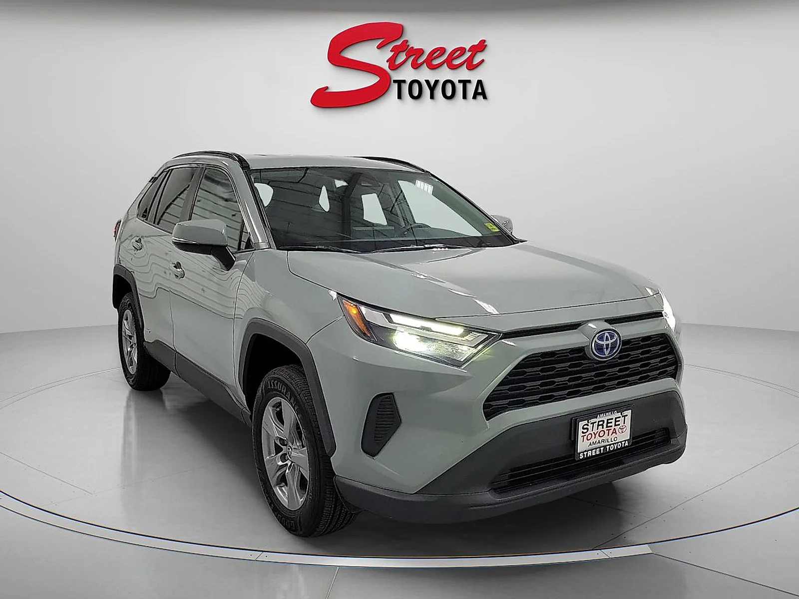 Certified Used 2022 LUNAR ROCK Toyota Hybrid XLE image 5