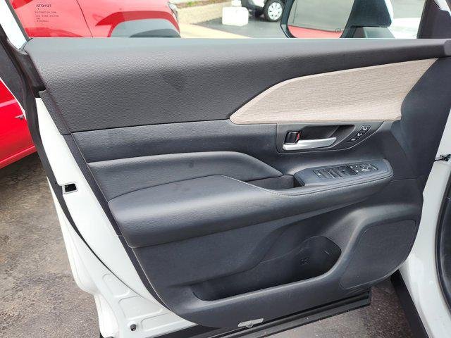 Certified Used 2024 WIND CHILL PEARL Toyota  image 10